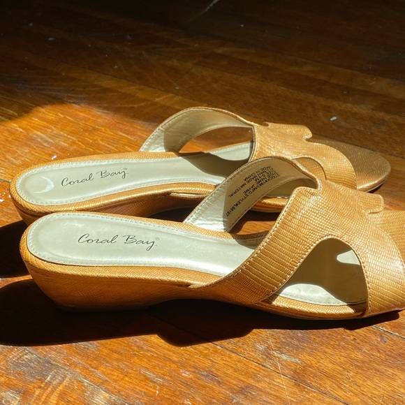Chic gold/orange slides size 8.5 - Picture 3 of 4
